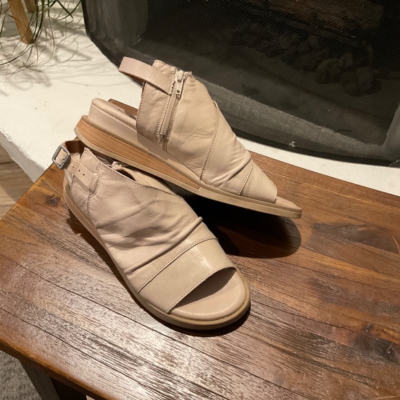Miz Mooz Leather Backstrap Sandals Cream Size US 7.5 / EU 38 - Picture 4 of 9